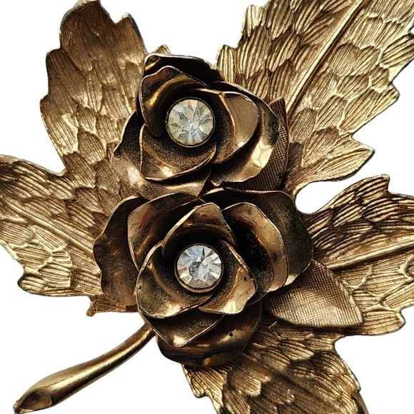 Coro Pegasus Leaf Brooch Pin 2" x 2 1/2" - Picture 3 of 8